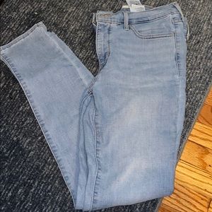 Levi’s 311 shaping skinny jeans